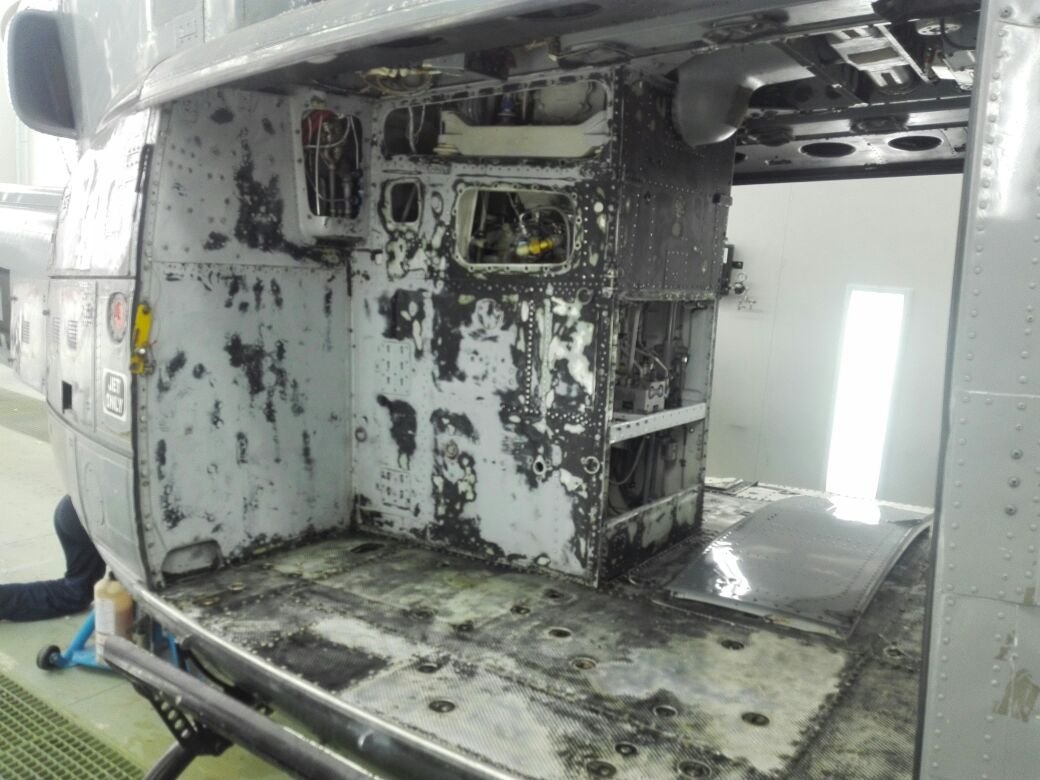 RETOQUES DE PINTURA HELICOPTERO BELL 412 — imagen 2