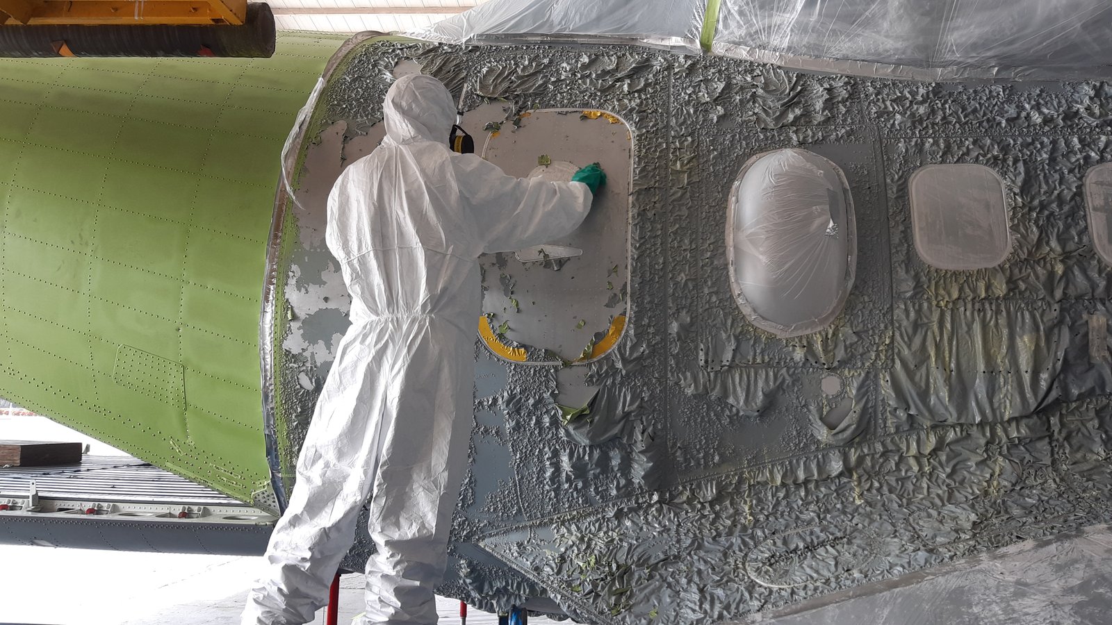PINTURA GENERAL Y REMOCION QUIMICA C-295 — imagen 3